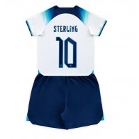 Otroški Nogometni dresi Anglija Raheem Sterling #10 Domači SP 2022 Kratek Rokav (+ Kratke hlače)